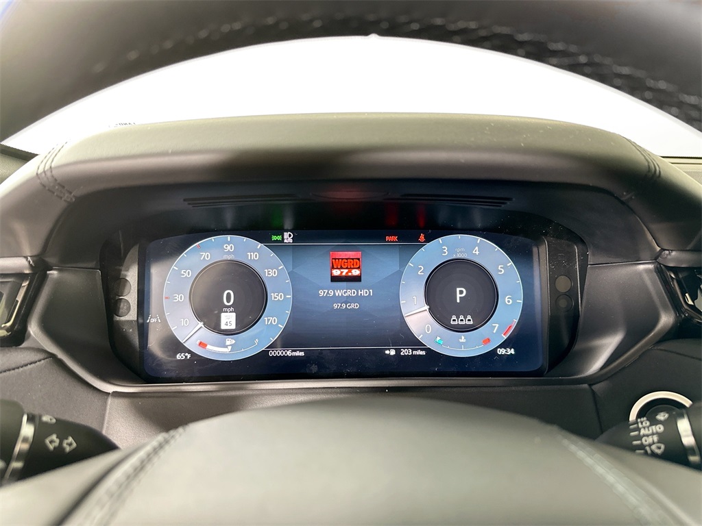 2026 Land Rover Range Rover Velar SE photo 12