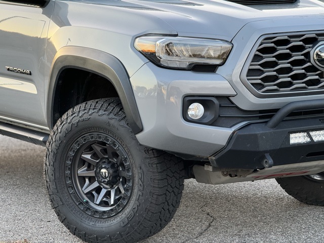 2021 Toyota Tacoma TRD Off-Road photo 2