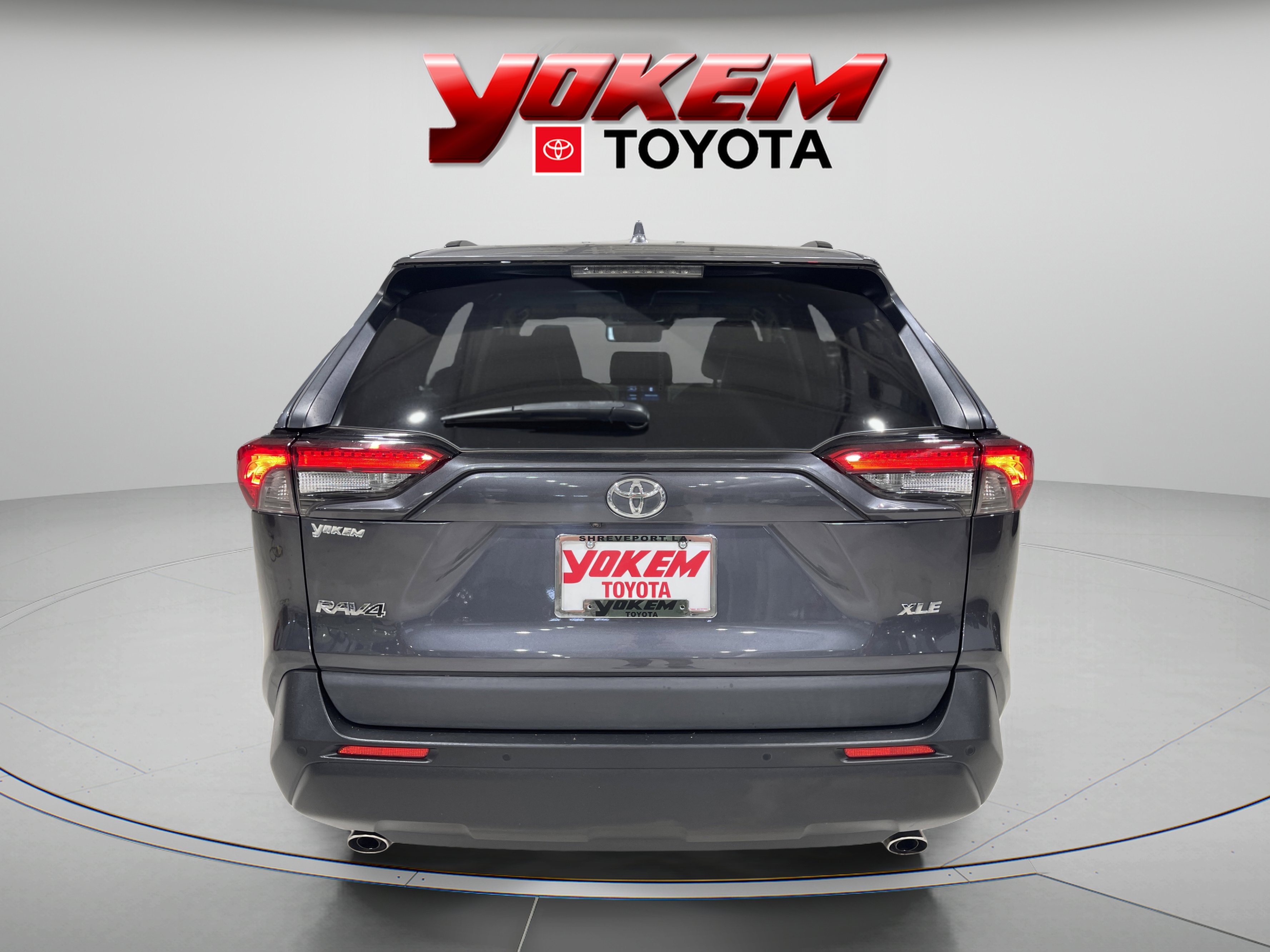 2020 Toyota RAV4 XLE Premium photo 3