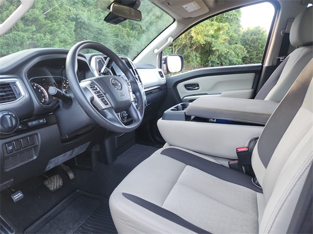 2021 Nissan Titan SV photo 10