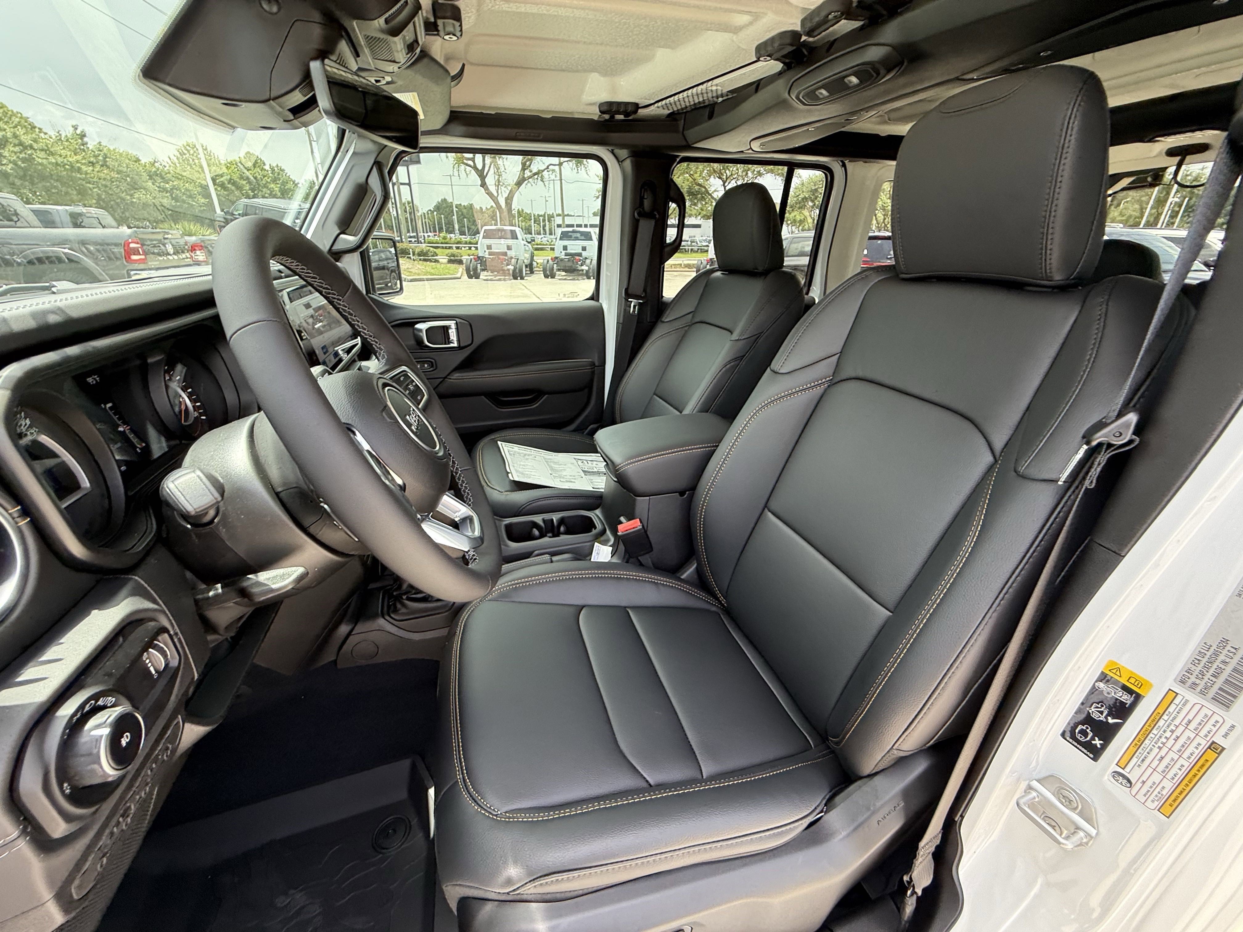 2025 Jeep Wrangler Sahara photo 10