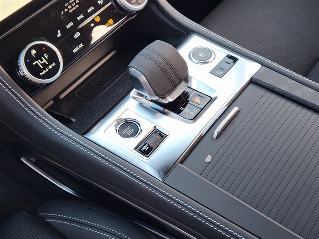 2025 Jaguar F-PACE P250 R-Dynamic S photo 9