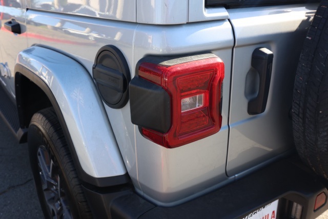 2024 Jeep Wrangler Sahara photo 6