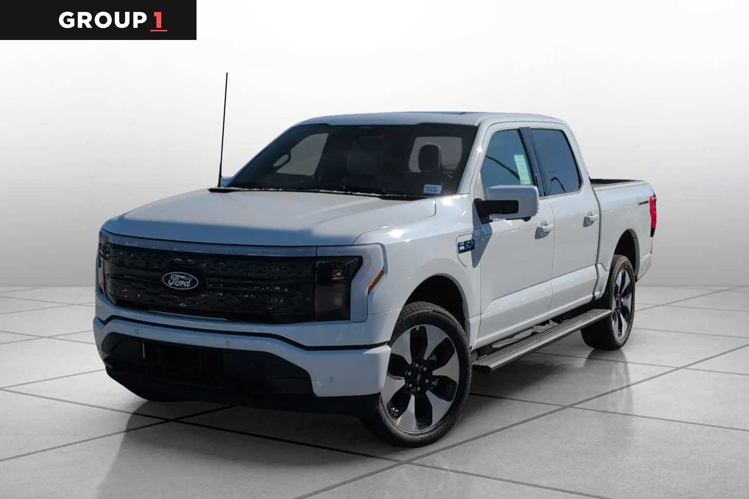 2025 Ford F-150 Lightning Platinum's photo