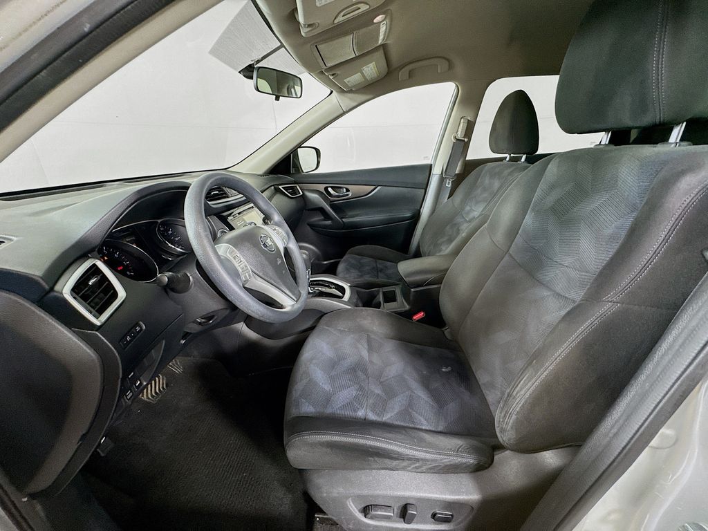 2015 Nissan Rogue SV photo 23