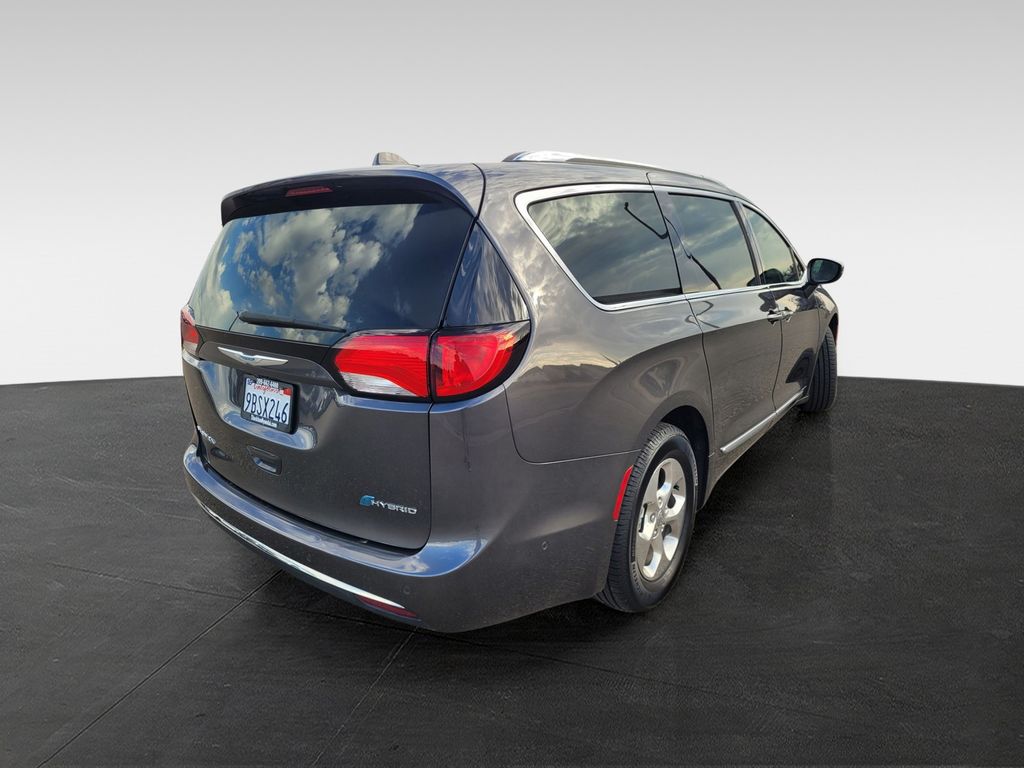 2018 Chrysler Pacifica Hybrid Limited photo 4