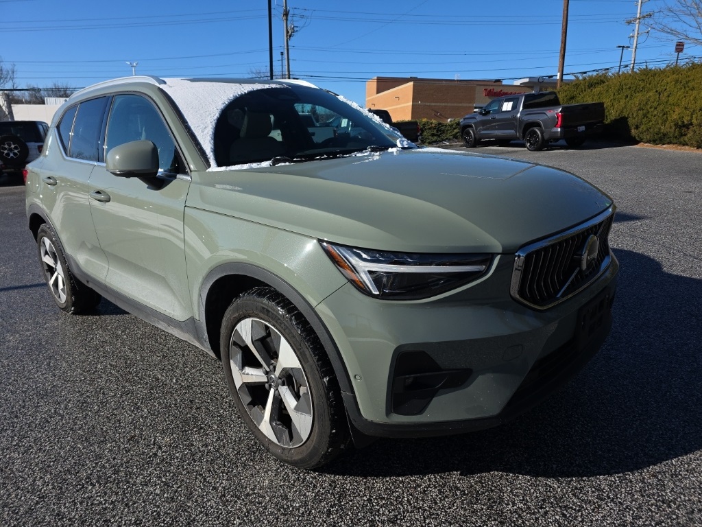 2023 Volvo XC40 Ultimate's photo