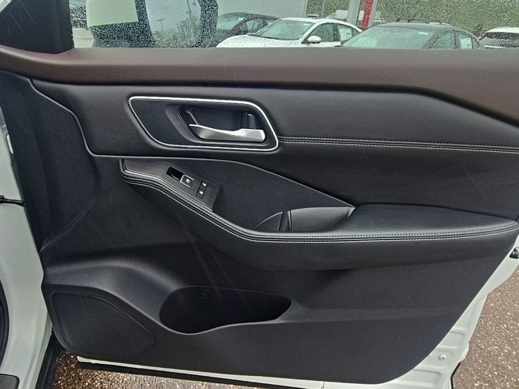 2023 Nissan Rogue Platinum photo 26