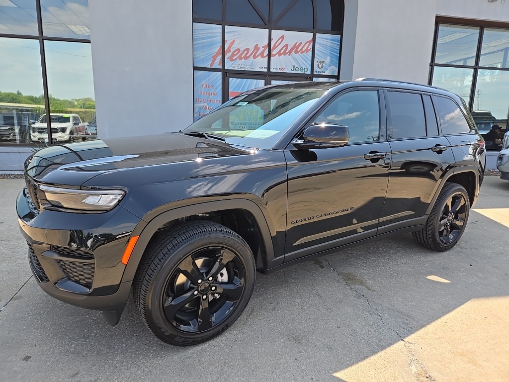 2025 Jeep Grand Cherokee Altitude X photo 3