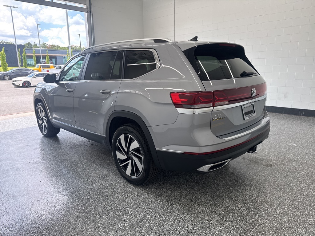 2026 Volkswagen Atlas SEL photo 2