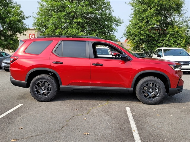 2025 Honda Pilot TrailSport photo 2