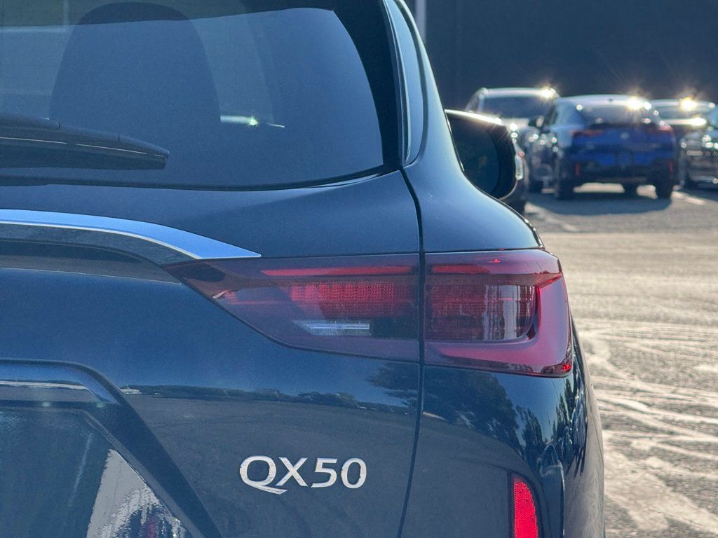 2024 Infiniti QX50 Luxe AWD photo 3