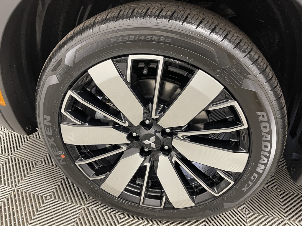 2025 Mitsubishi Outlander SE photo 30