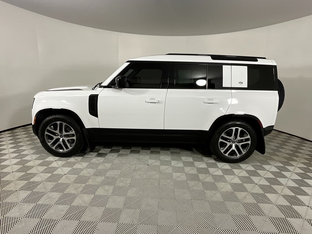 2022 Land Rover Defender 110 X-Dynamic SE photo 2