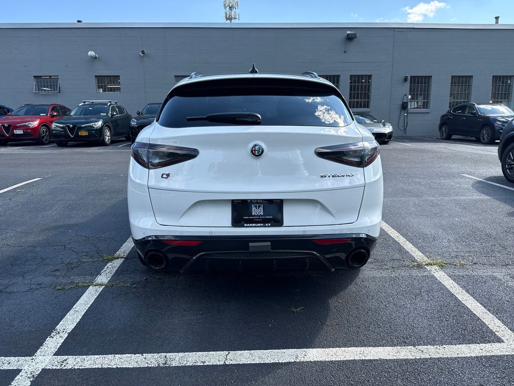 2025 Alfa Romeo Stelvio Sprint Base photo 4