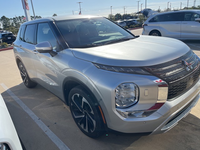 2024 Mitsubishi Outlander SE photo 2