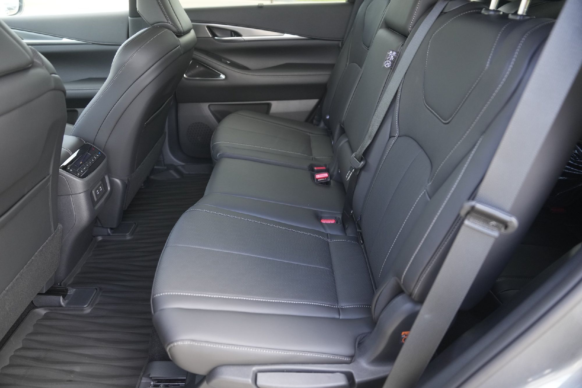 2026 Infiniti QX60 Luxe photo 19