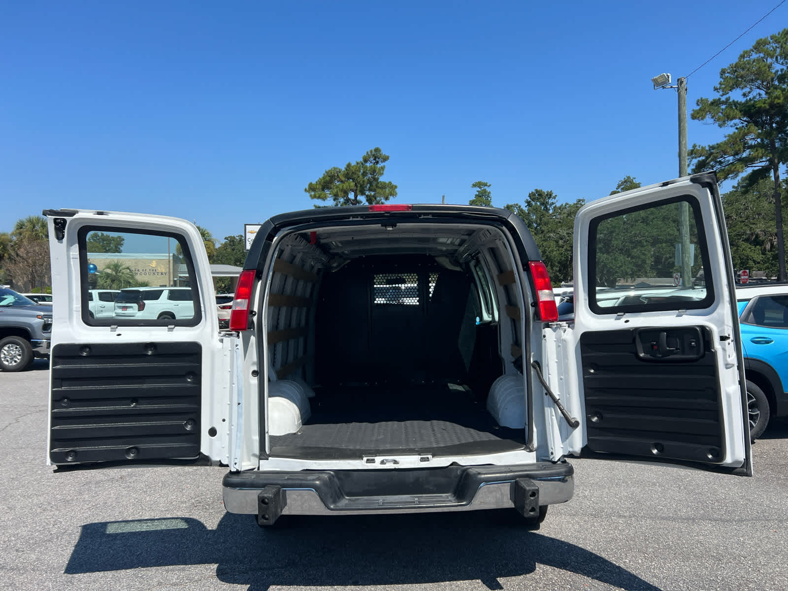 2023 Chevrolet Express Cargo 2500 photo 8