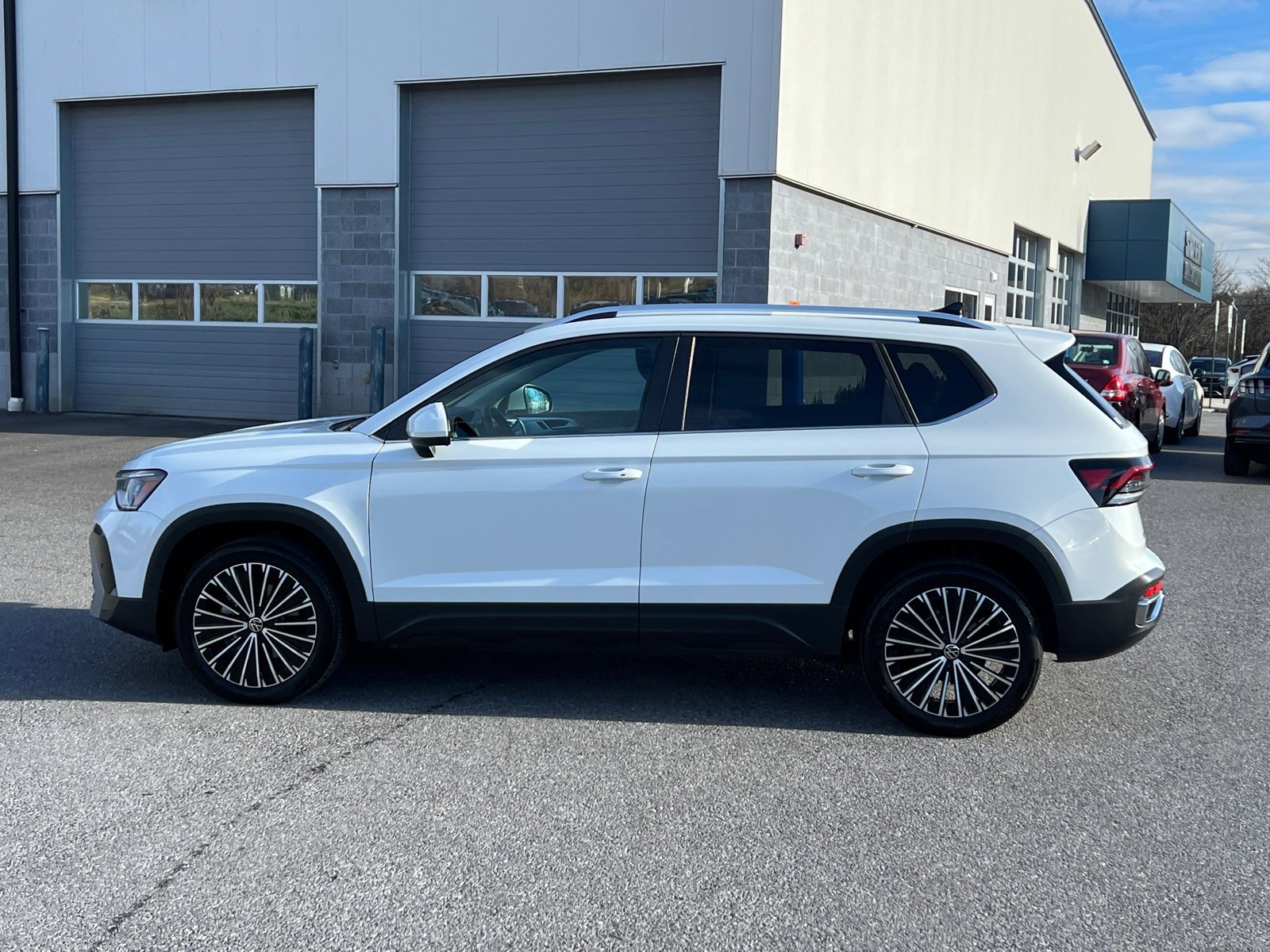 2025 Volkswagen Taos SE photo 3