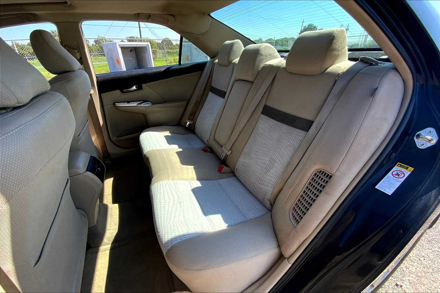 2014 Toyota Camry Hybrid XLE photo 18