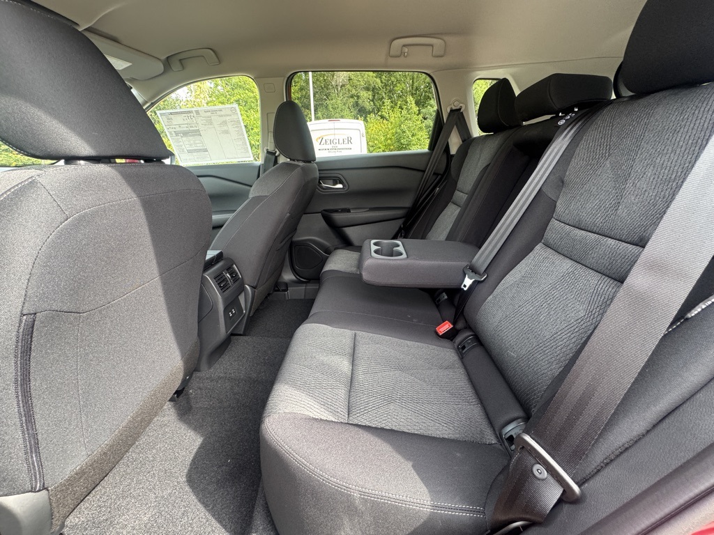 2026 Nissan Rogue SV photo 21