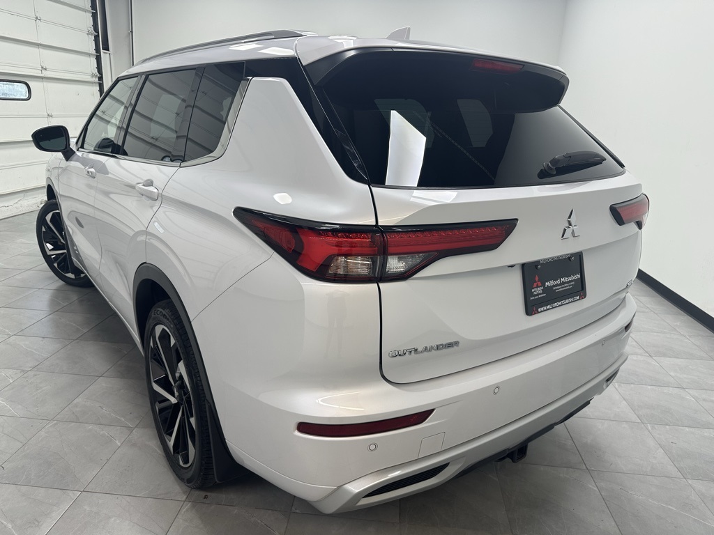 2023 Mitsubishi Outlander SEL photo 3