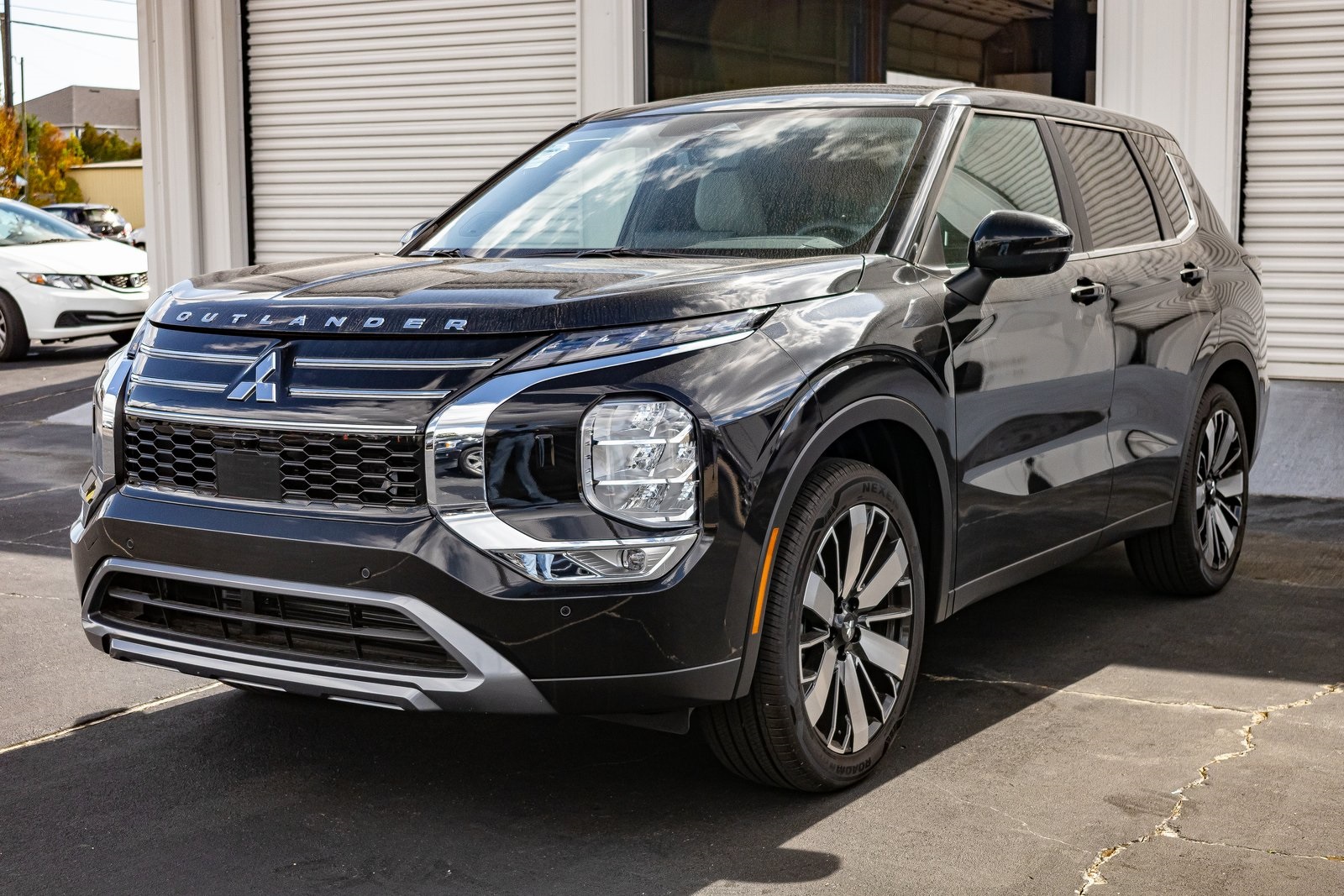 2025 Mitsubishi Outlander SE's photo