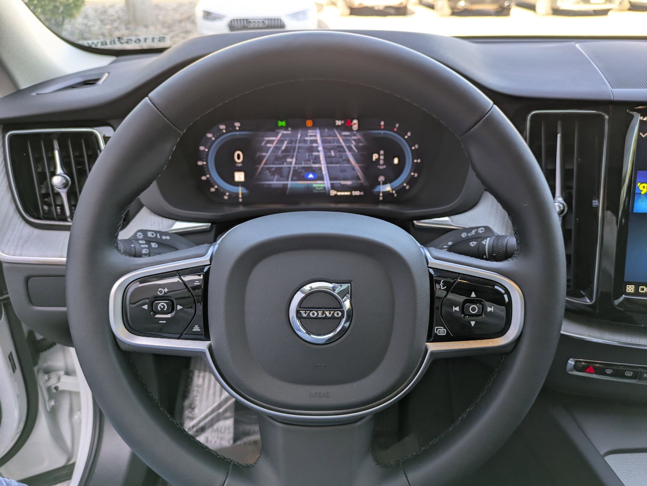 2025 Volvo XC60 Plus photo 15