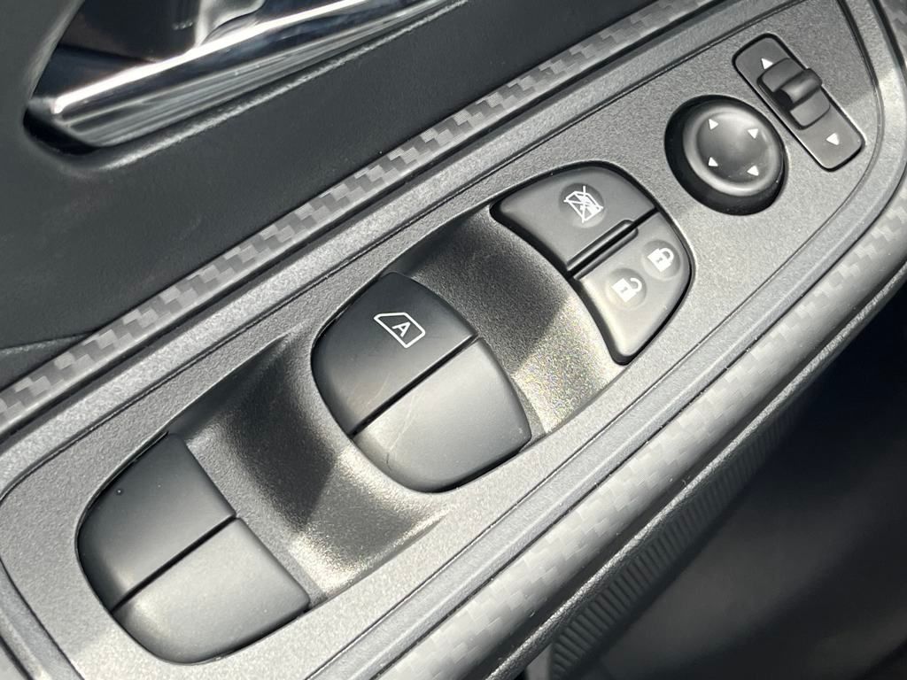 2025 Nissan Versa SV photo 18