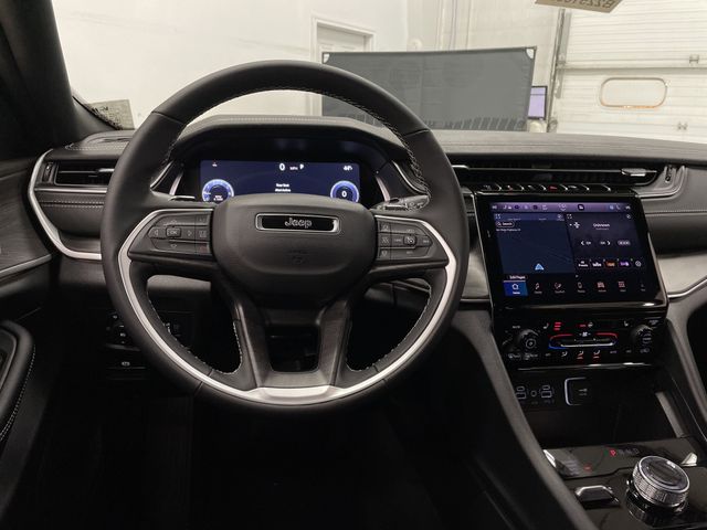 2025 Jeep Grand Cherokee Limited photo 4