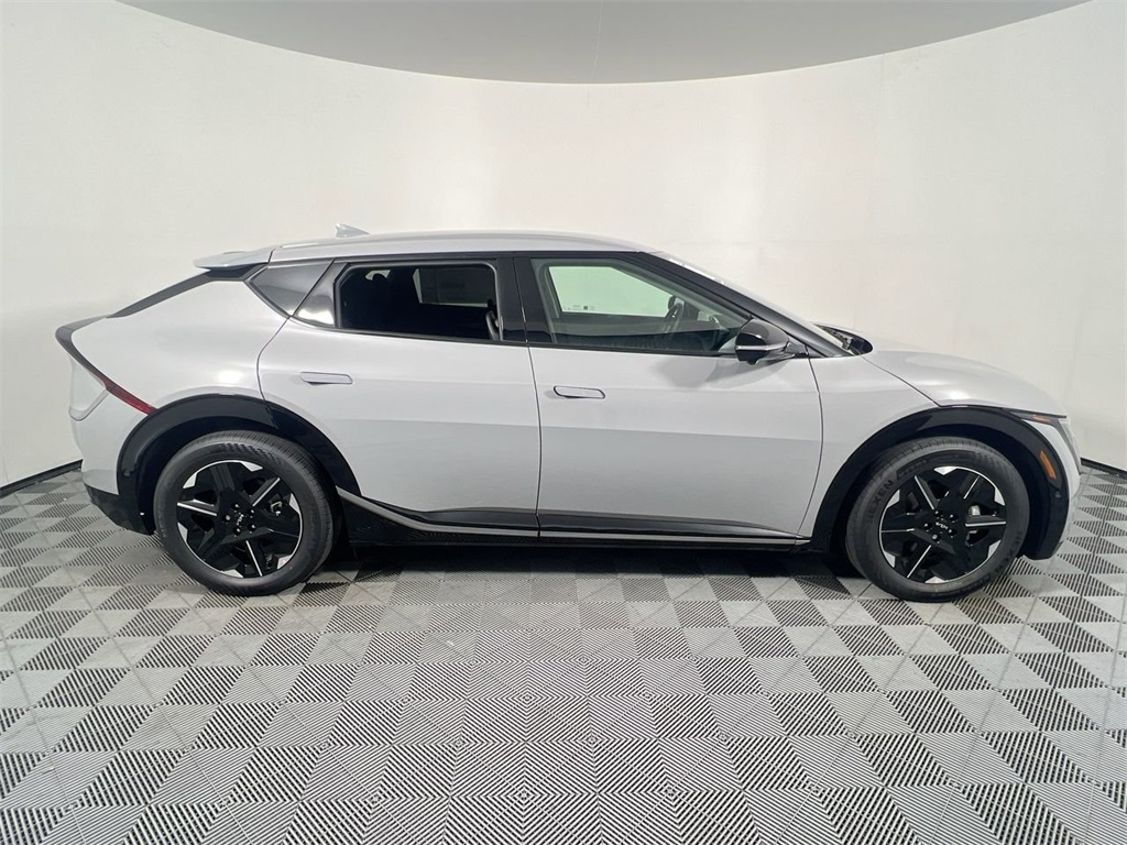 2025 Kia EV6 Wind photo 2