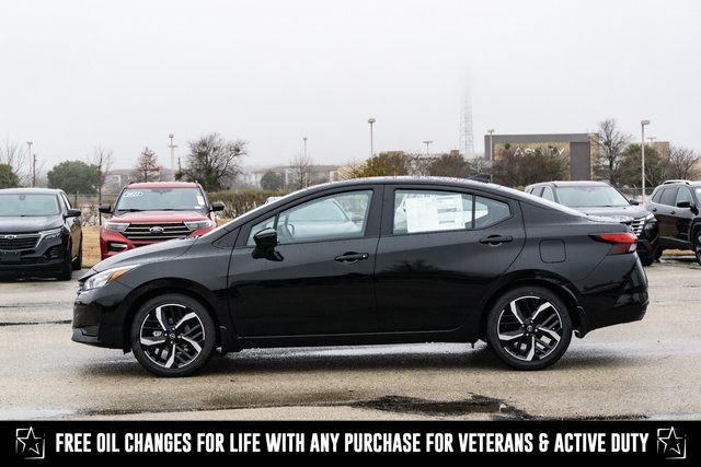 2025 Nissan Versa SR photo 4
