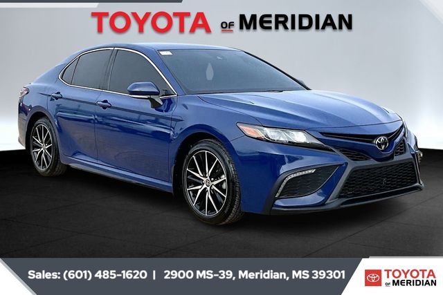 2024 Toyota Camry SE's photo