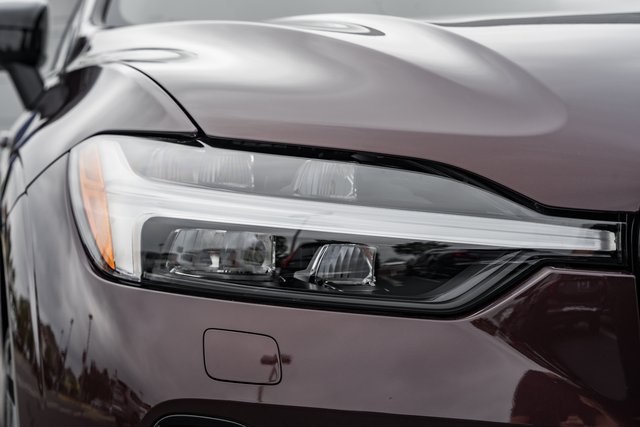2026 Volvo XC60 B5 Hybrid photo 11