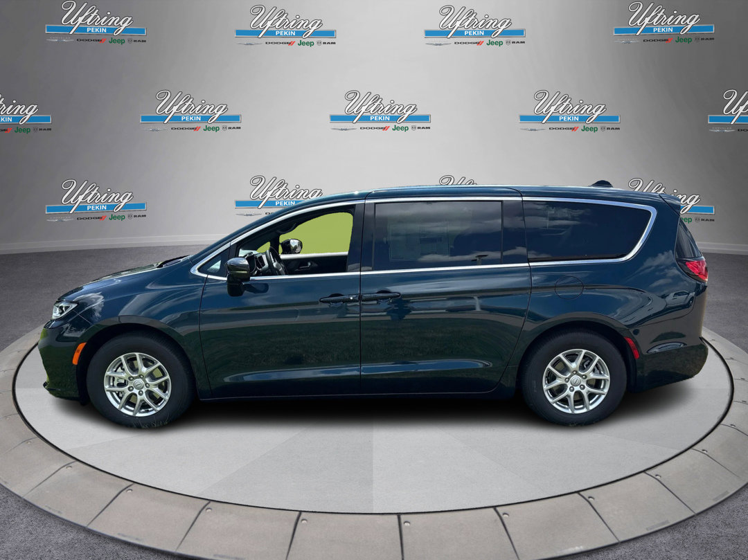 2025 Chrysler Pacifica photo 5