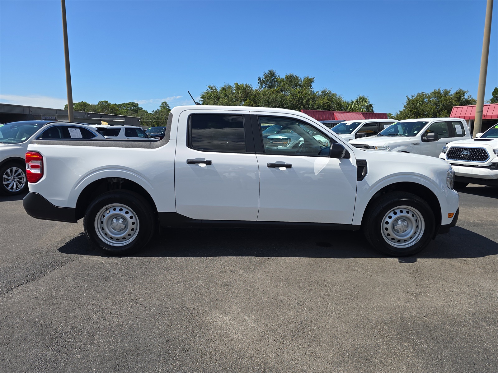 2024 Ford Maverick XL photo 3