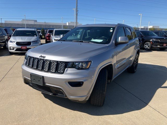 2021 Jeep Grand Cherokee Laredo X photo 2