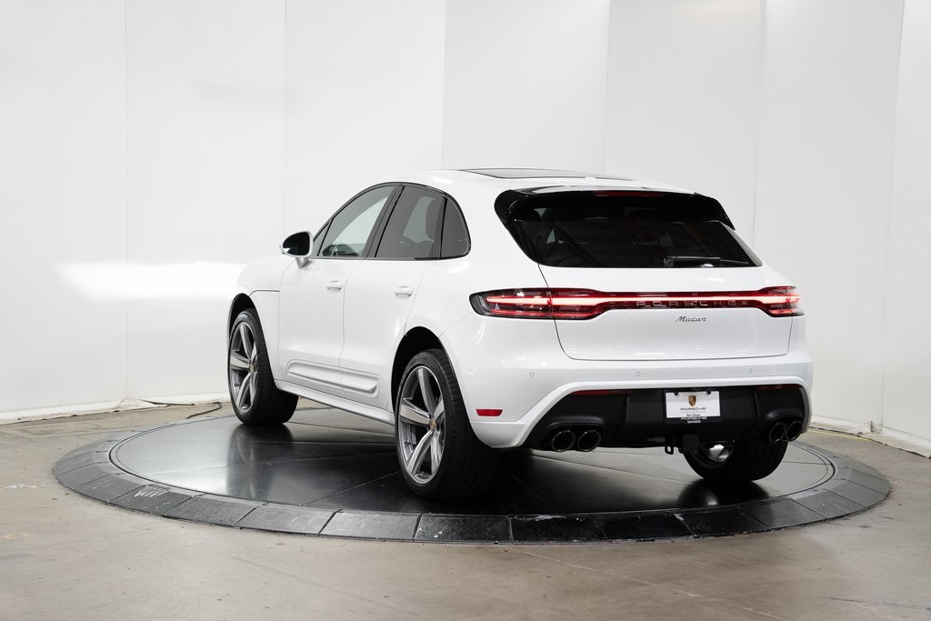 2024 Porsche Macan photo 3