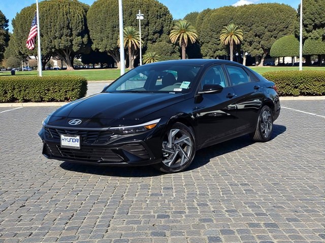 2025 Hyundai Elantra SEL's photo