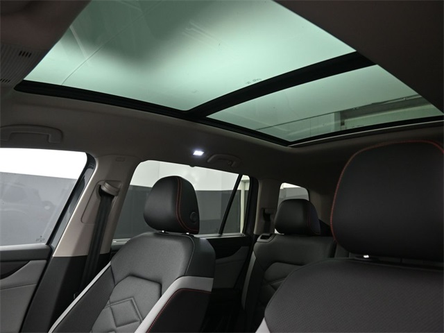 2025 Volkswagen Atlas Peak Edition SE photo 9