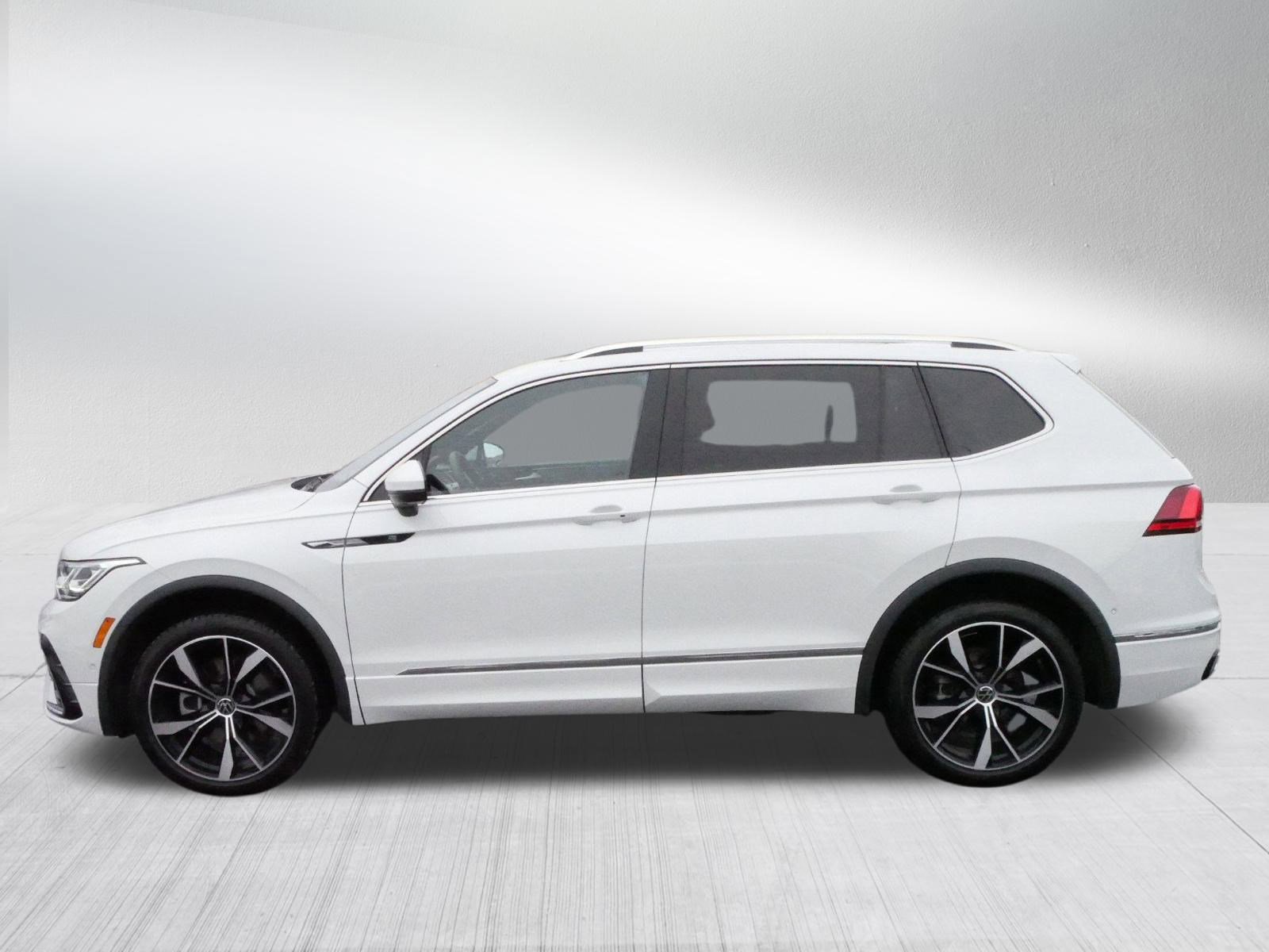 2024 Volkswagen Tiguan SEL R-Line Black photo 4