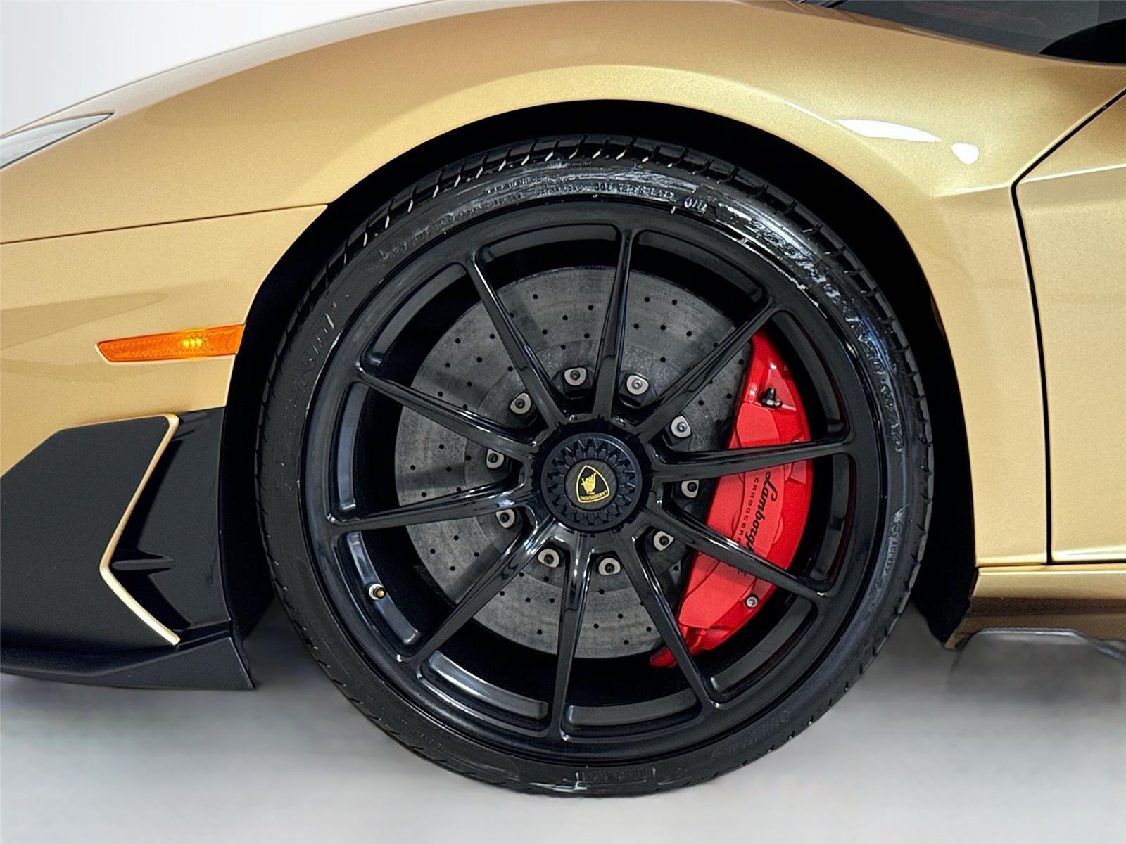 2019 Lamborghini Aventador SVJ photo 35