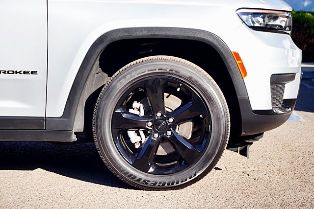 Used 2021 Silver Jeep Altitude image 7