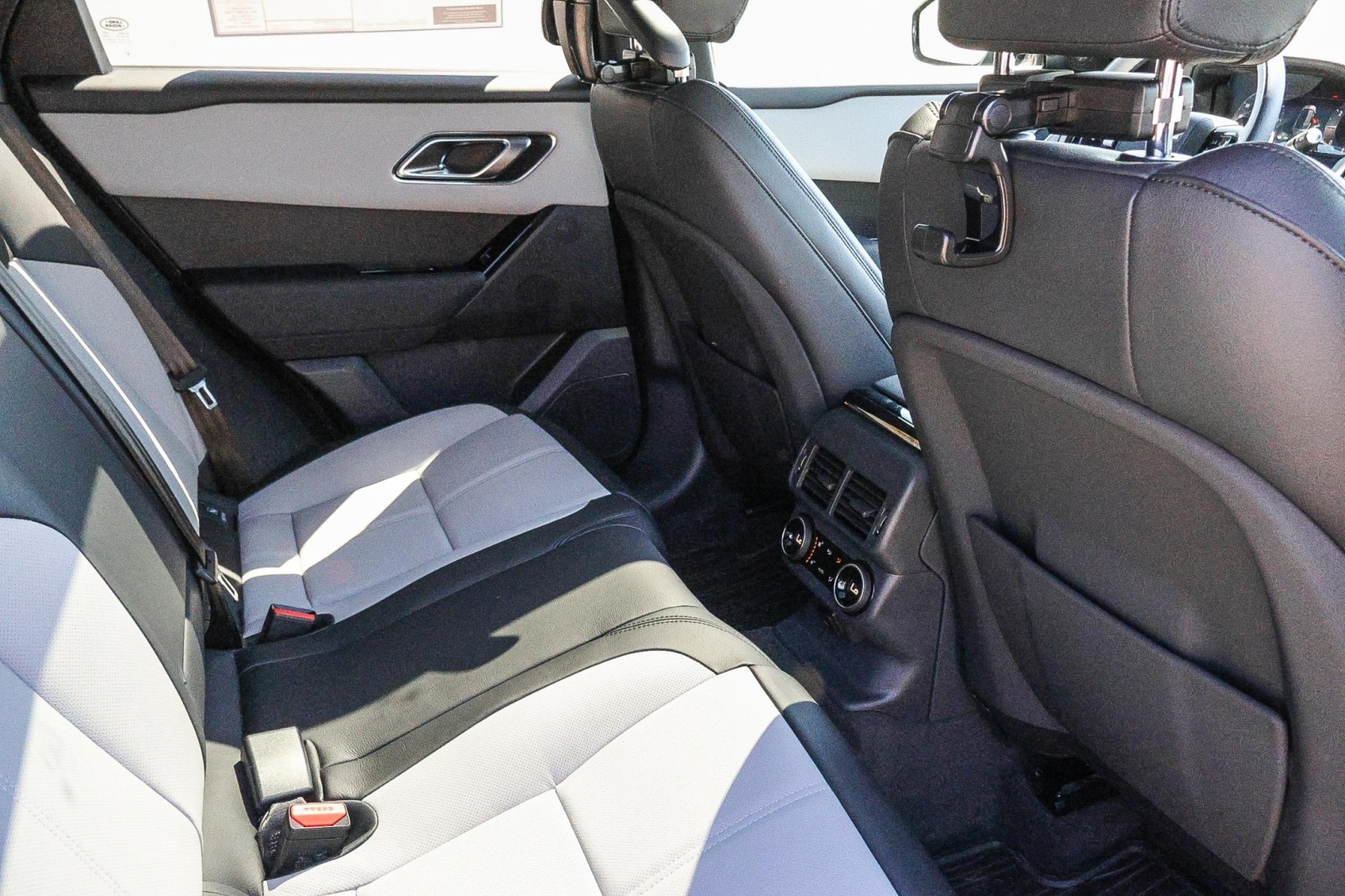 2026 Land Rover Range Rover Velar SE photo 13