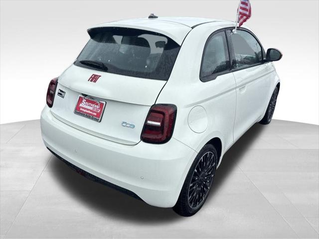 2024 Fiat 500e Red photo 4