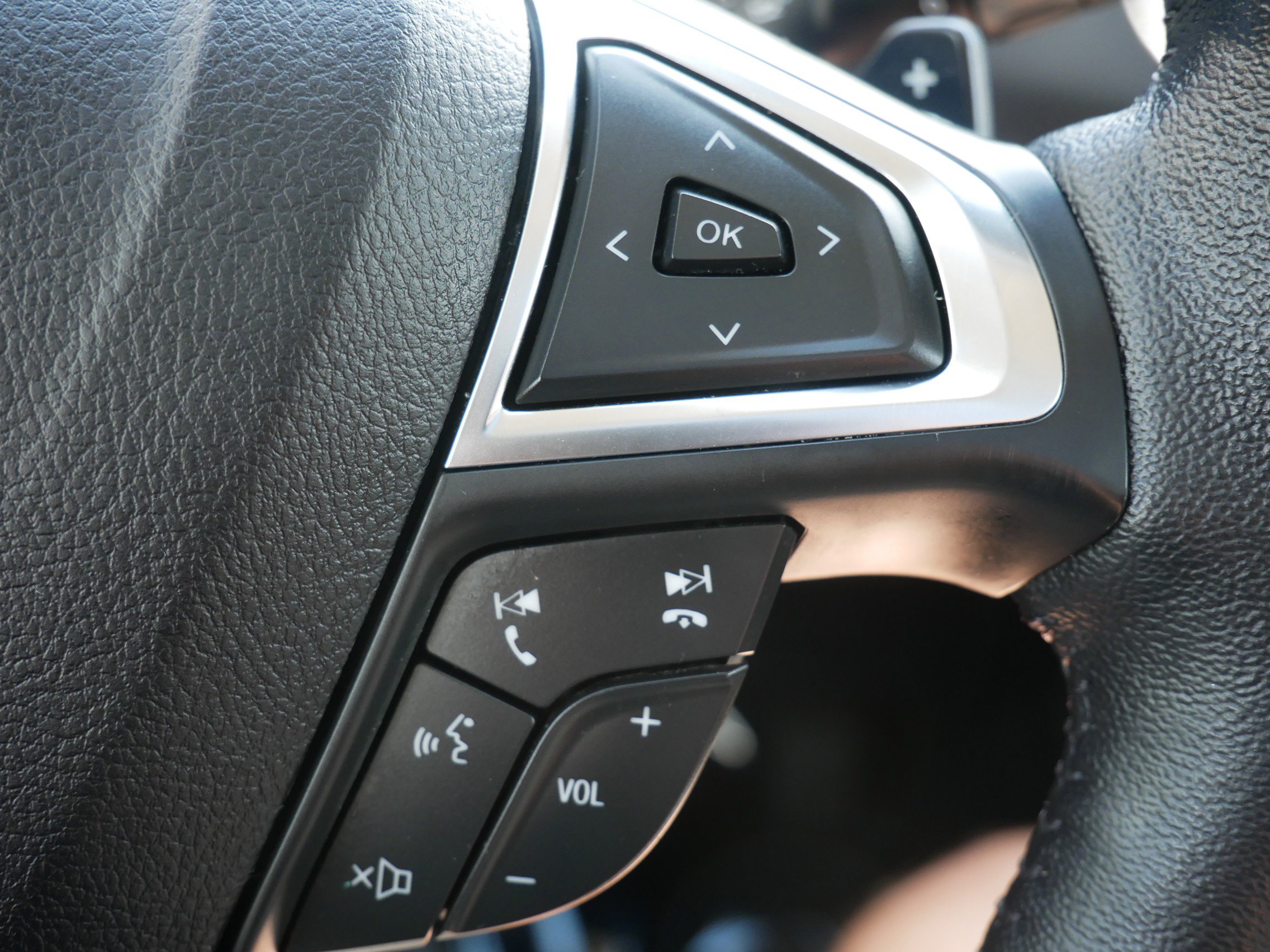 2023 Ford Edge SEL photo 18