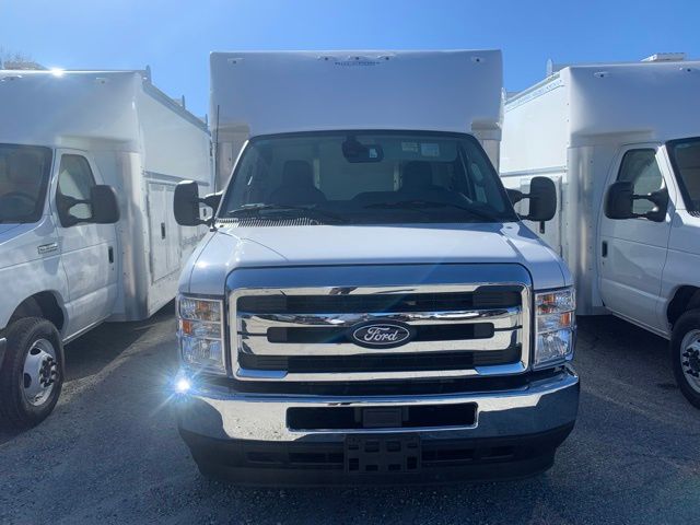 2026 Ford E-350 Base photo 4