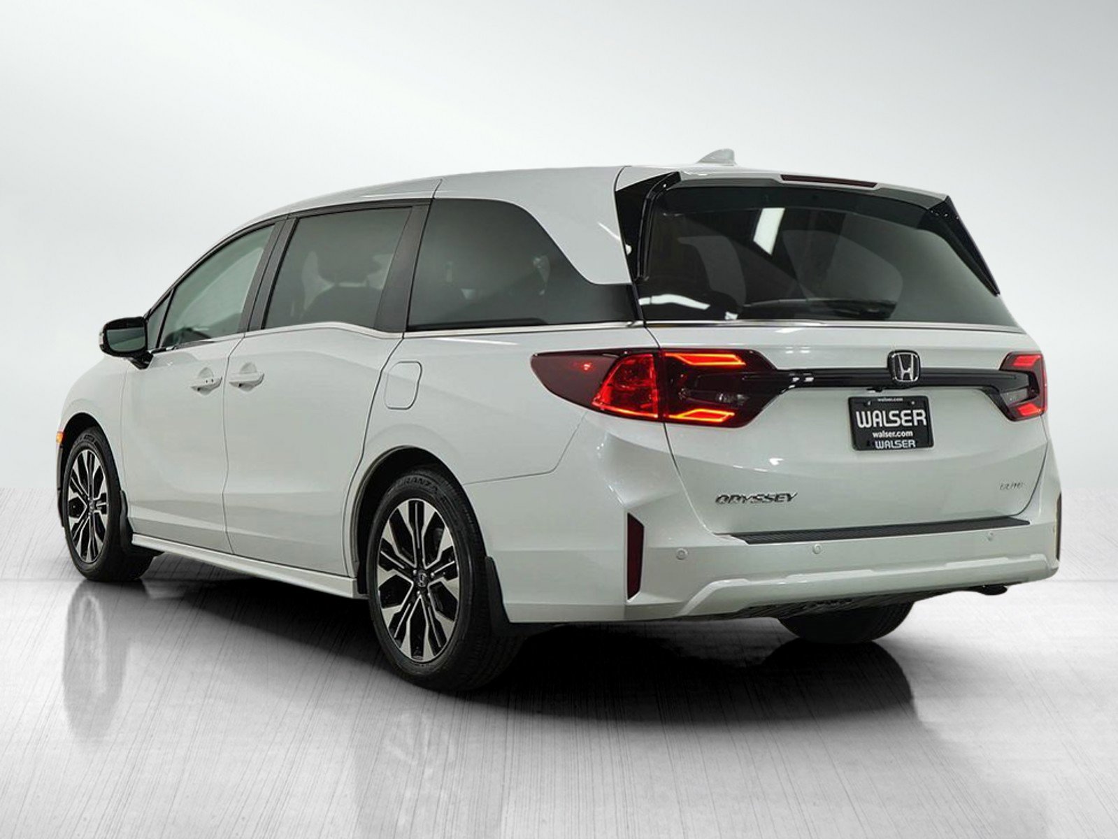 2025 Honda Odyssey Elite photo 3