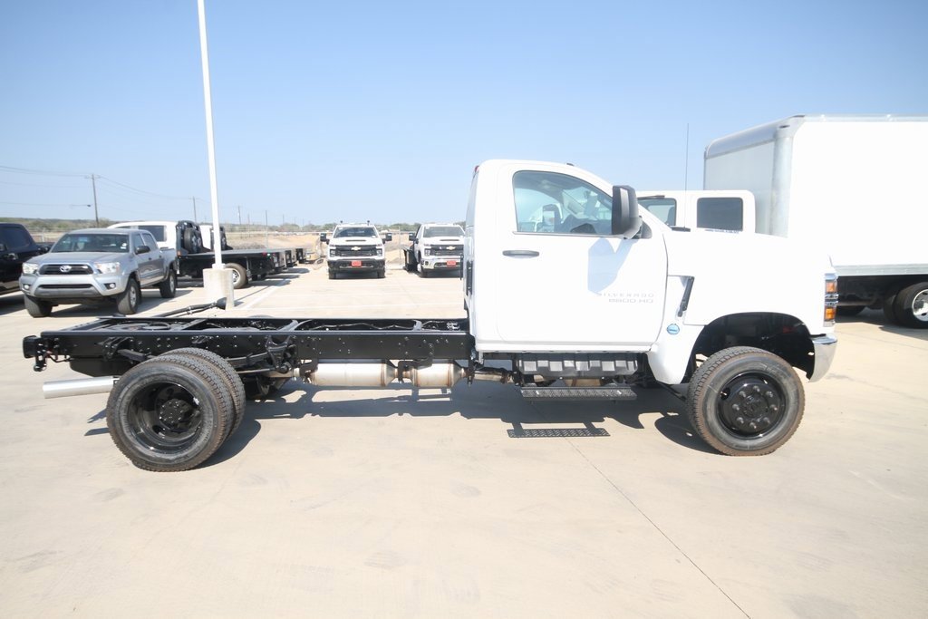 2024 Chevrolet Silverado 6500HD Work Truck photo 2
