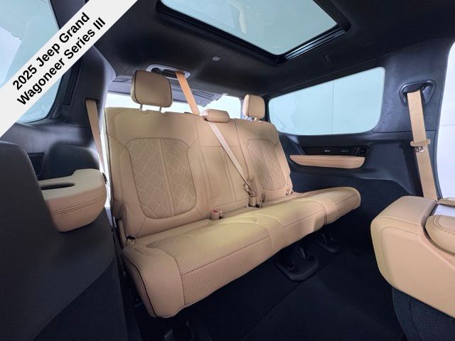 2025 Jeep Grand Wagoneer III photo 29